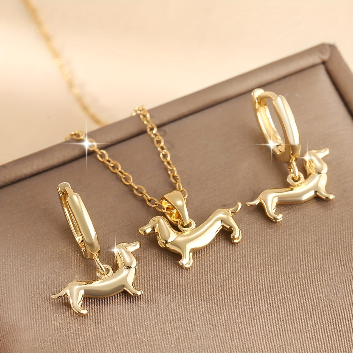 Golden Stroll – Dachshund Charm Set