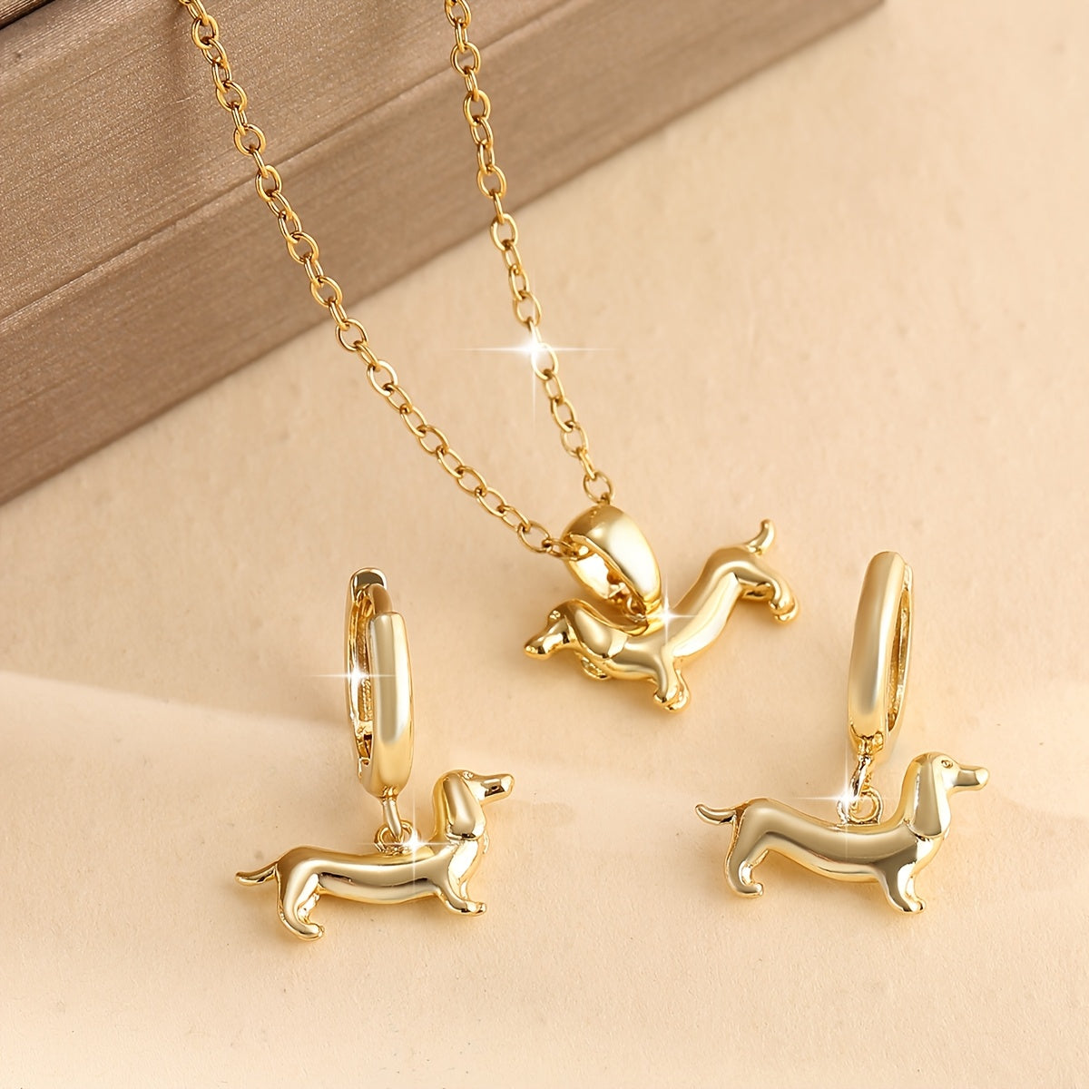 Golden Stroll – Dachshund Charm Set